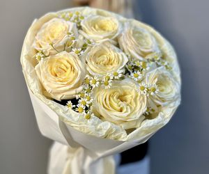 Трендовый дуо-букет с пионовидной розой и ромашкой 🌼🤍