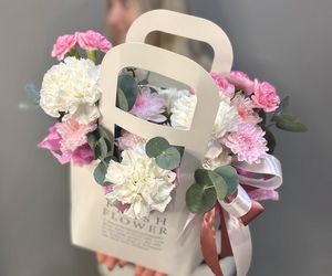 Композиция «Сладкая вата»🍡🎀💕 с диантусами, хризантемой кустовой , эвкалиптом